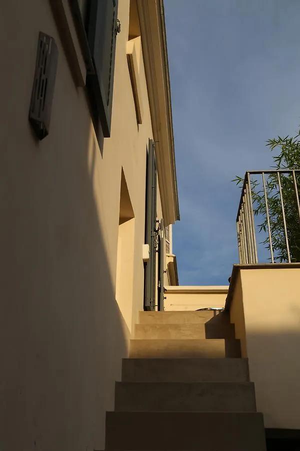 Le Clos De L'Olivier Bed & Breakfast Paris 2*,  France